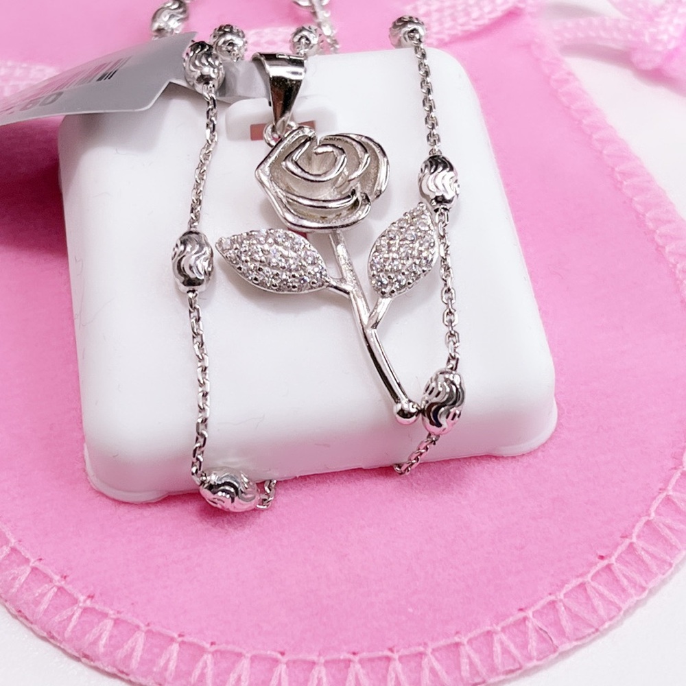 Elegant Silver Rose Pendant Necklace